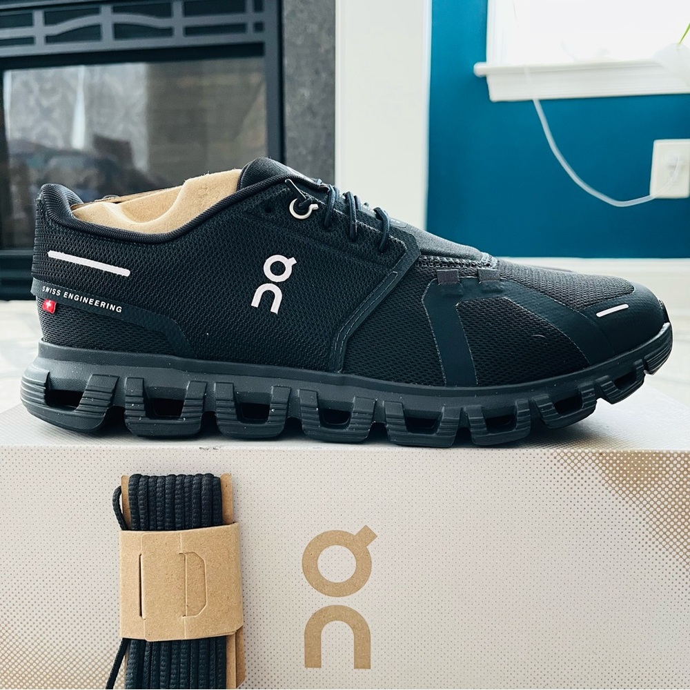 On Cloud 6 Running Shoes Men Sz 8.5/Women Sz 10 Black 3MF10071043